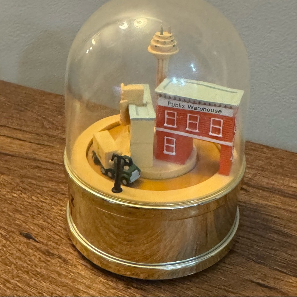 Publix 2000 Music Globe - Picture 4 of 6